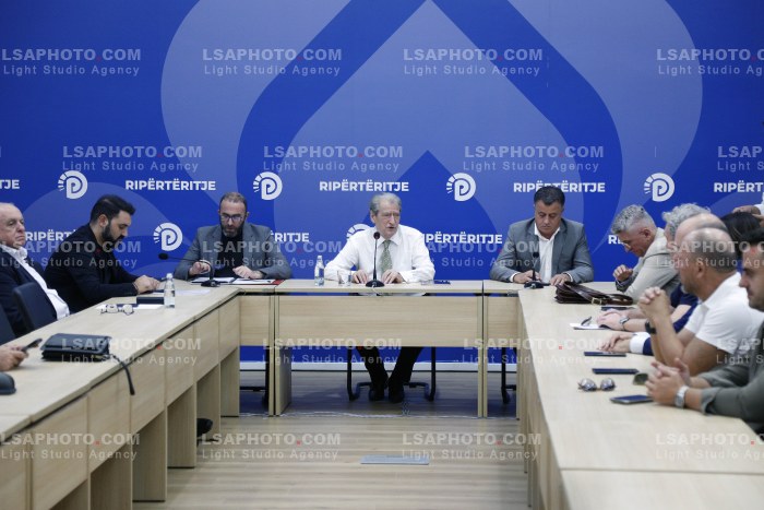 Sali Berisha ne konference per shtyp