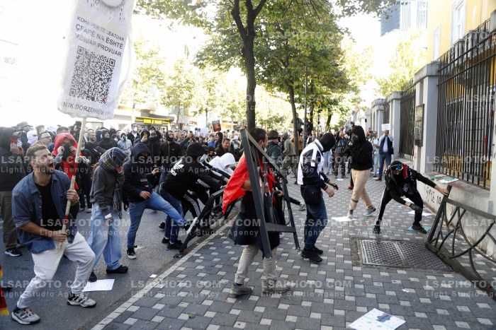 Protesta e Thirrur nga Studentet ne Tirane