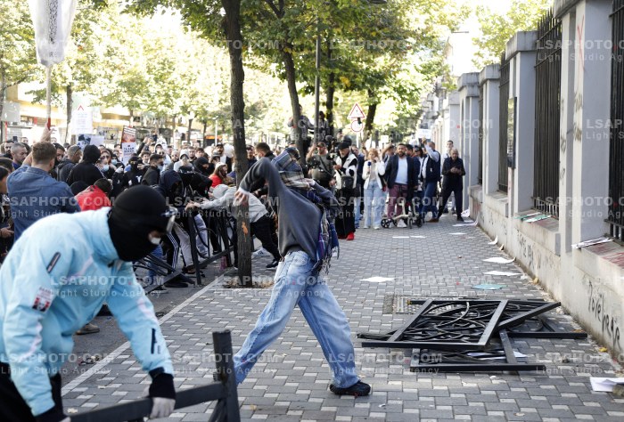 Protesta e Thirrur nga Studentet ne Tirane