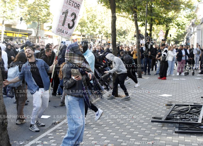 Protesta e Thirrur nga Studentet ne Tirane