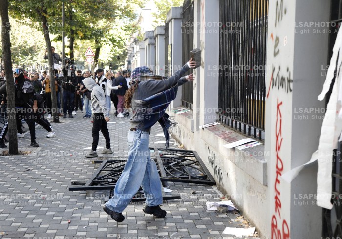 Protesta e Thirrur nga Studentet ne Tirane