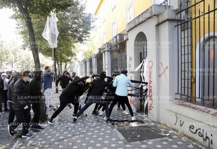Protesta e Thirrur nga Studentet ne Tirane