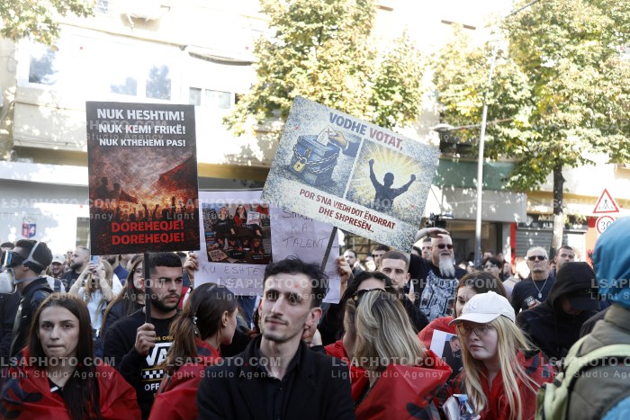 Protesta e Thirrur nga Studentet ne Tirane