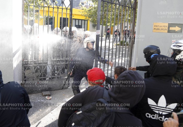 Protesta e Thirrur nga Studentet ne Tirane