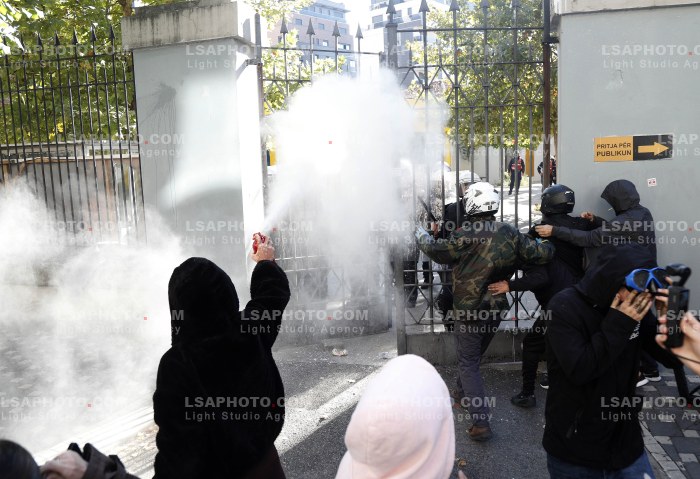 Protesta e Thirrur nga Studentet ne Tirane