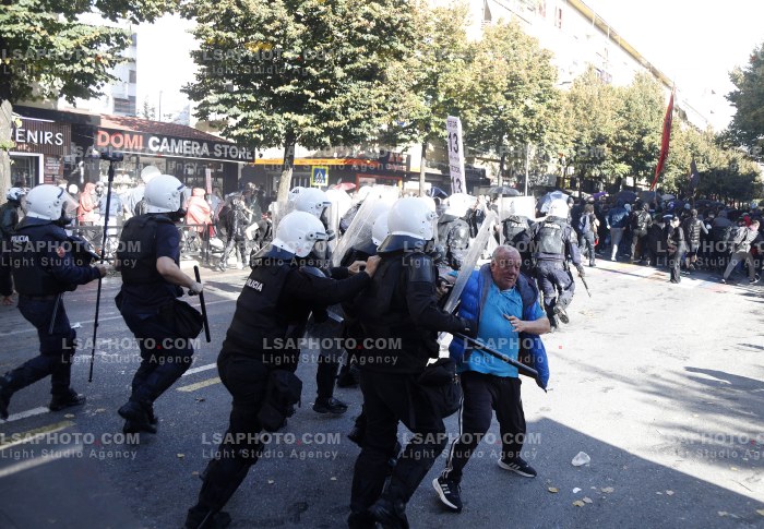 Protesta e Thirrur nga Studentet ne Tirane