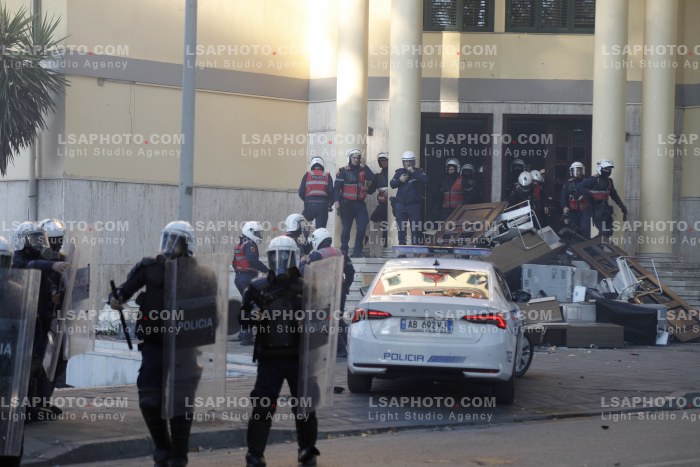 Dita e Dyte e Protestes se Thirrur nga Studentet ne Tirane
