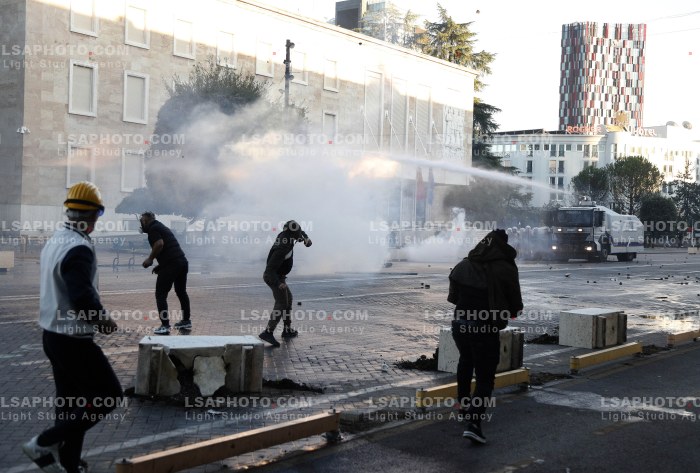 Dita e Dyte e Protestes se Thirrur nga Studentet ne Tirane