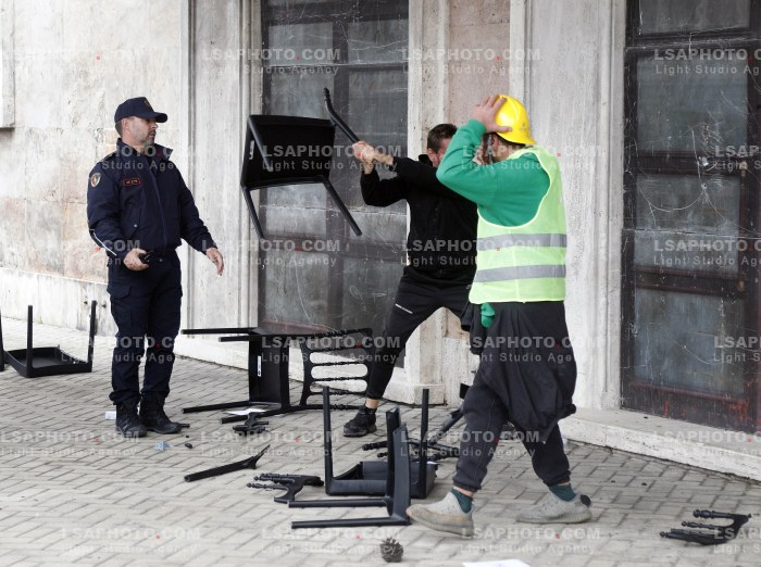 Protestuesit Refuzojne Dialogun me Kryeministrin Rama