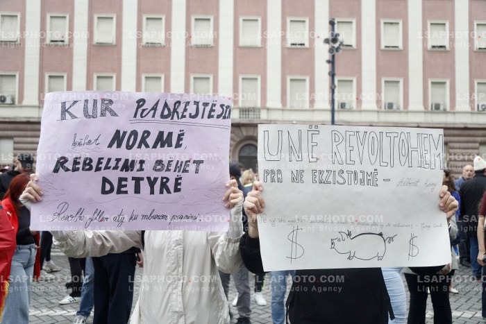 Protestuesit Refuzojne Dialogun me Kryeministrin Rama