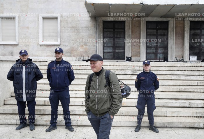 Protestuesit Refuzojne Dialogun me Kryeministrin Rama