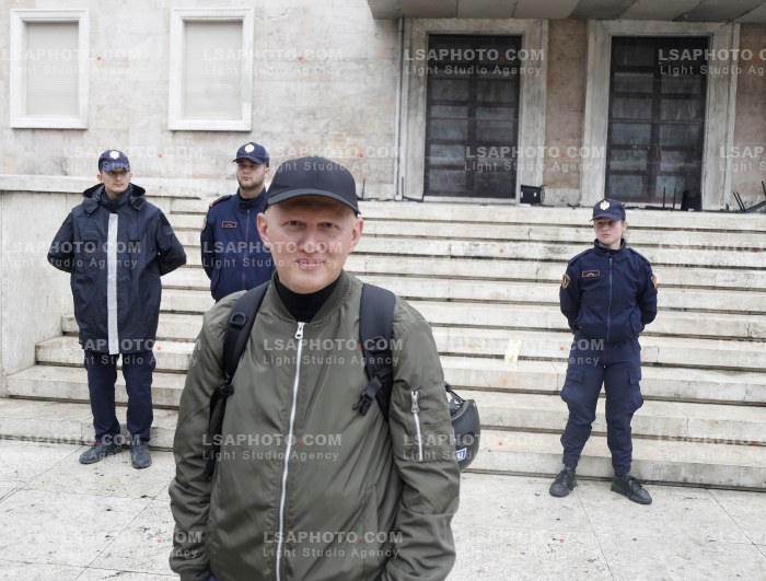 Protestuesit Refuzojne Dialogun me Kryeministrin Rama