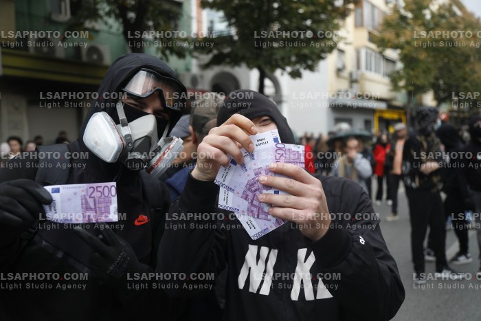 Protestuesit Refuzojne Dialogun me Kryeministrin Rama