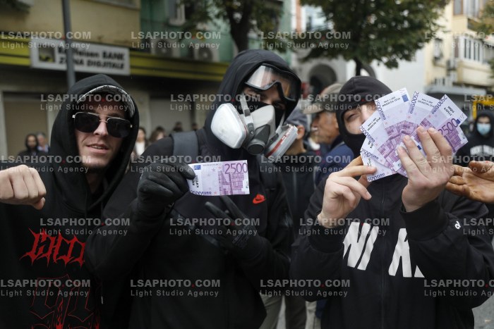 Protestuesit Refuzojne Dialogun me Kryeministrin Rama