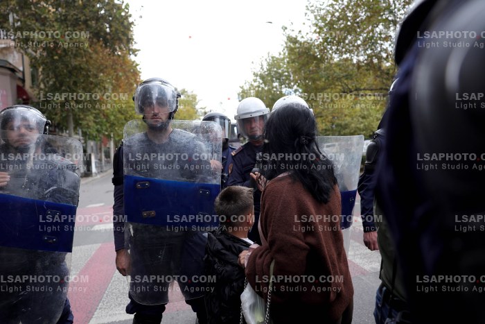 Protesta e Thirrur nga Studentet Perpara Parlamentit