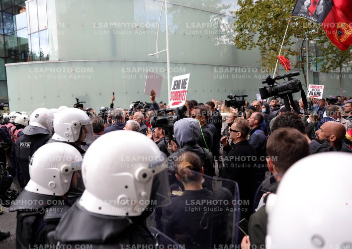 Protesta e Thirrur nga Studentet Perpara Parlamentit
