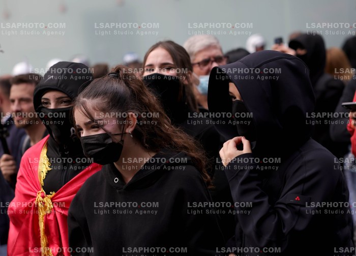 Protesta e Thirrur nga Studentet Perpara Parlamentit