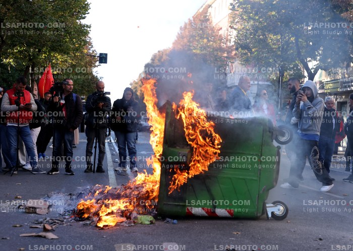 Protesta e Thirrur nga Studentet tek Ministria e Arsimit