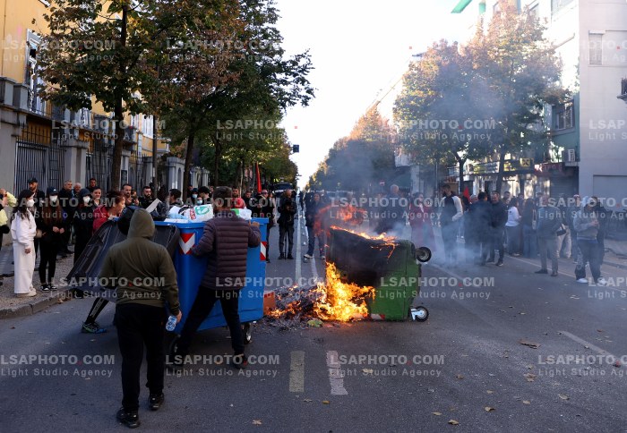 Protesta e Thirrur nga Studentet tek Ministria e Arsimit