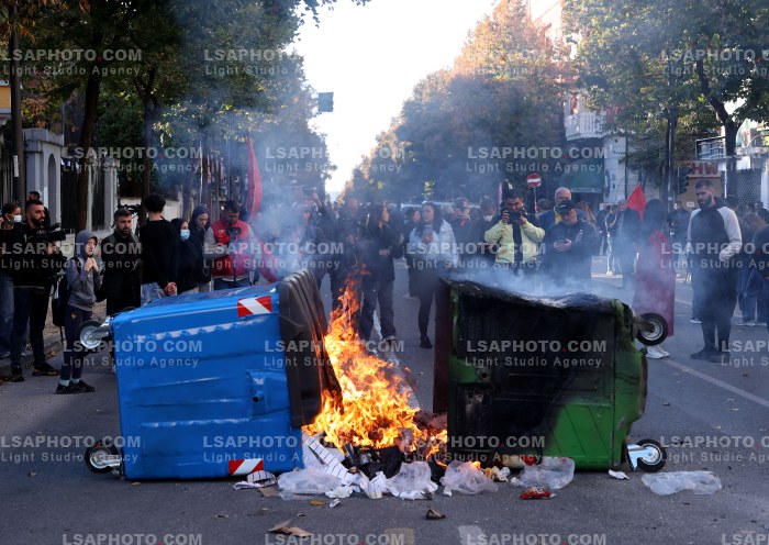 Protesta e Thirrur nga Studentet tek Ministria e Arsimit