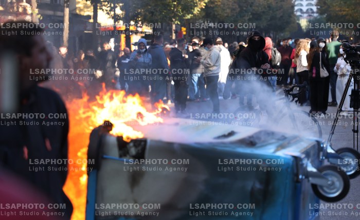 Protesta e Thirrur nga Studentet tek Ministria e Arsimit