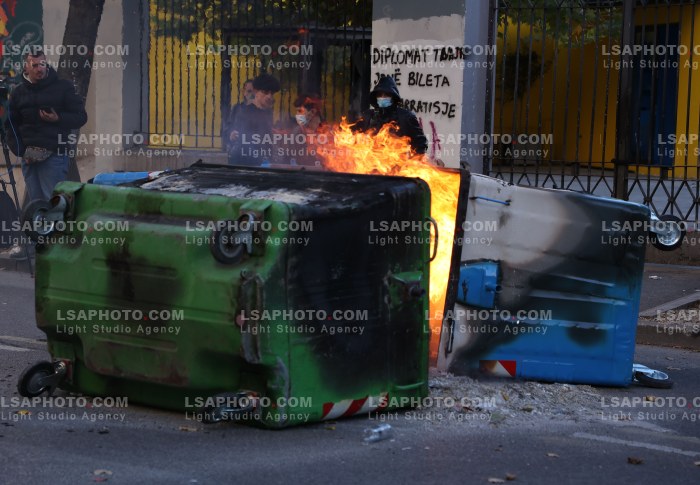 Protesta e Thirrur nga Studentet tek Ministria e Arsimit