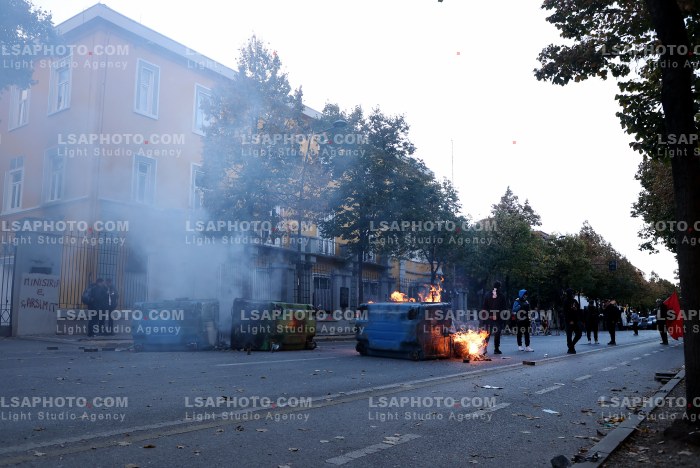 Protesta e Thirrur nga Studentet tek Ministria e Arsimit
