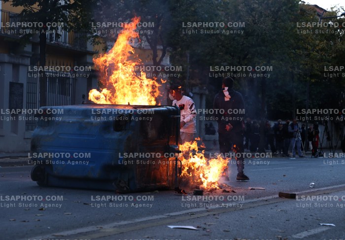 Protesta e Thirrur nga Studentet tek Ministria e Arsimit