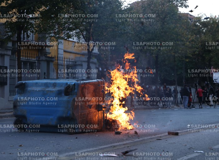 Protesta e Thirrur nga Studentet tek Ministria e Arsimit