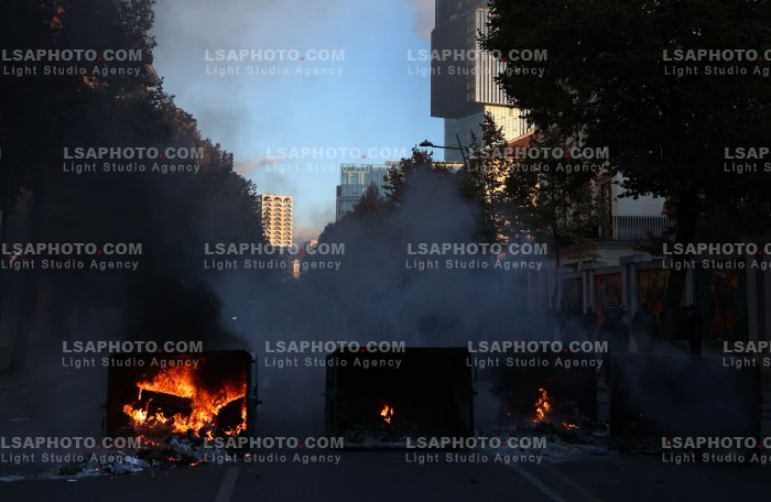 Protesta e Thirrur nga Studentet tek Ministria e Arsimit