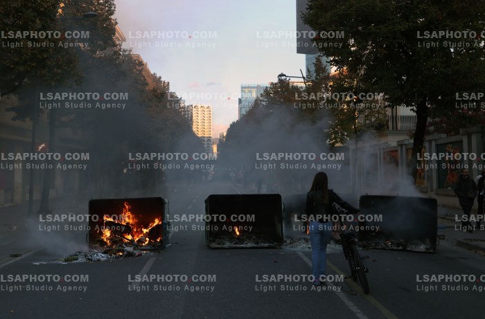 Protesta e Thirrur nga Studentet tek Ministria e Arsimit