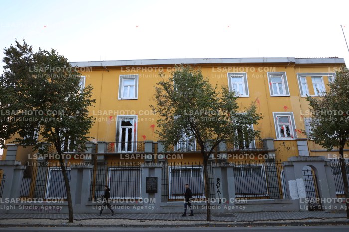 Protesta e Thirrur nga Studentet tek Ministria e Arsimit