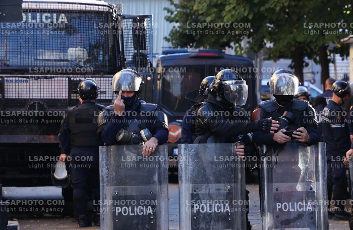 Protesta e Thirrur nga Studentet tek Ministria e Arsimit